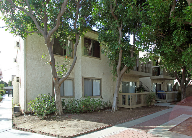 Villa Florina in Anaheim, CA - Foto de edificio - Building Photo