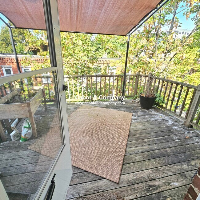 2 Mead St, Unit 3A in Boston, MA - Building Photo - Building Photo