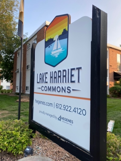 Lake Harriet Commons in Minneapolis, MN - Foto de edificio - Building Photo