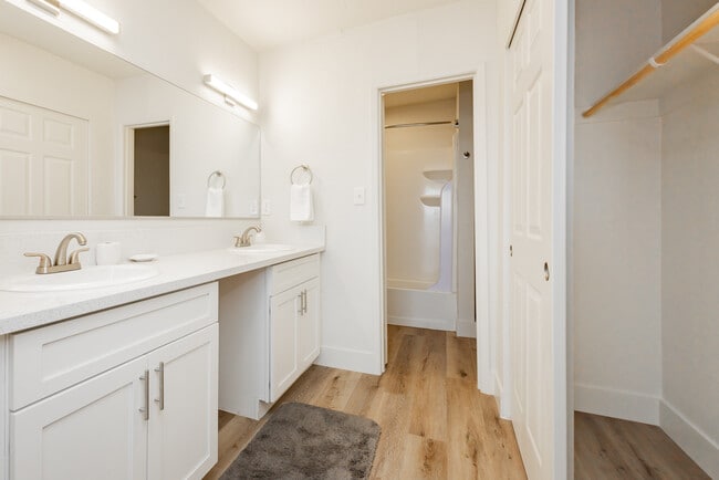 Courtyard 525 Apartments