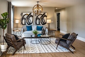 Crestwood Green Apartments in Birmingham, AL - Foto de edificio - Building Photo
