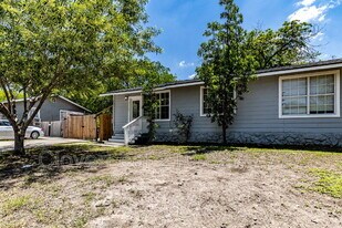 2110 Jupiter St in San Antonio, TX - Building Photo