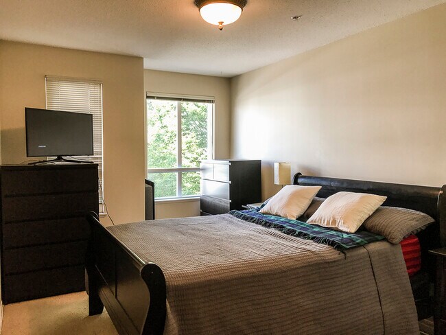 1015 Johnson St in Victoria, BC - Building Photo - Building Photo