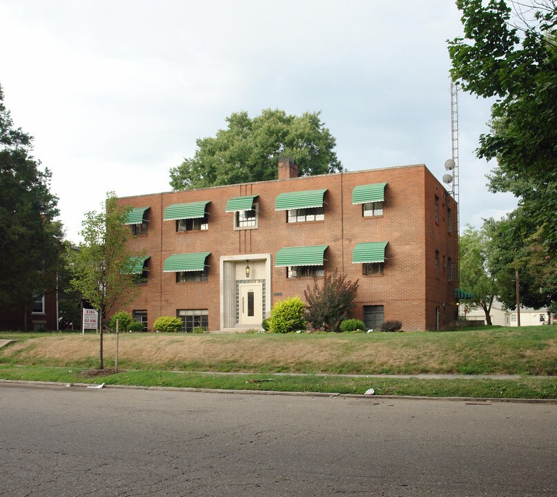 1309 Fulton Dr NW in Canton, OH - Foto de edificio