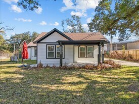 120 Illinois Ave in League City, TX - Building Photo