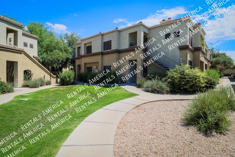 11375 E Sahuaro Dr in Scottsdale, AZ - Building Photo