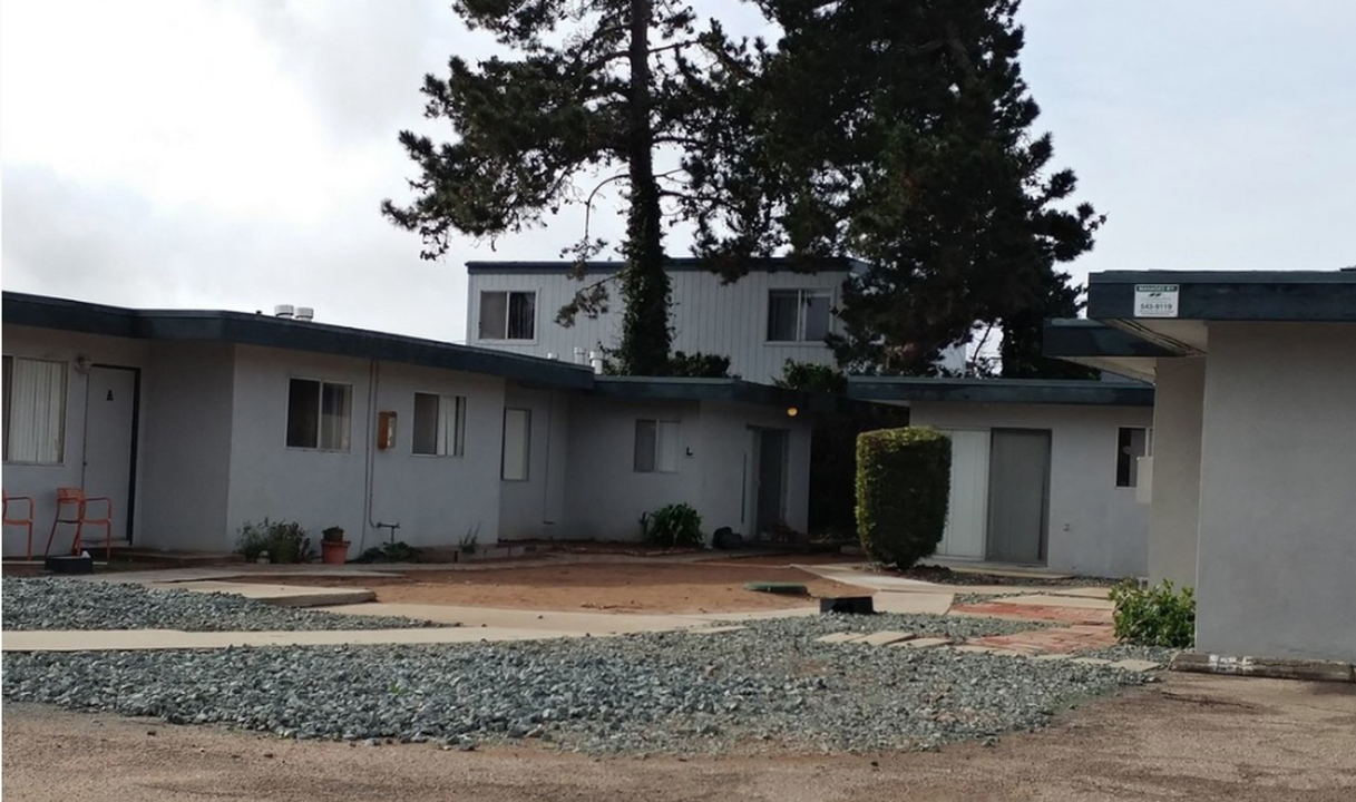 1957 10th St in Los Osos, CA - Building Photo
