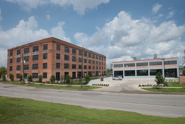 Sampson Lofts in Houston, TX - Foto de edificio - Building Photo