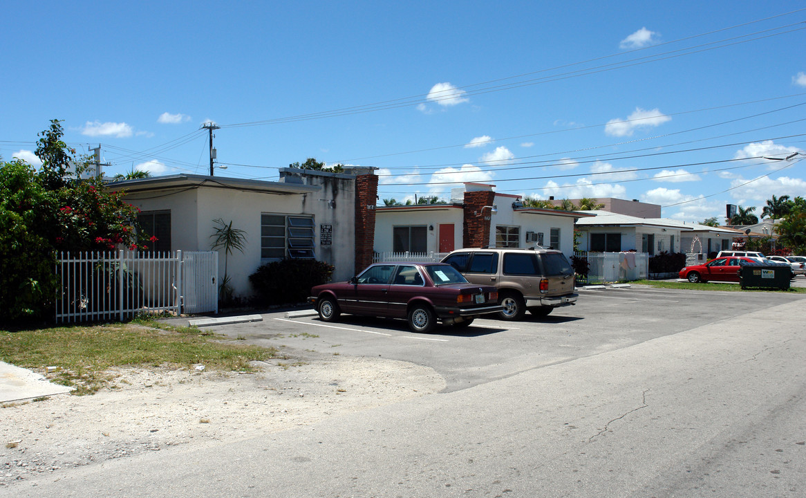 658-660 NE 83rd Ter in Miami, FL - Building Photo