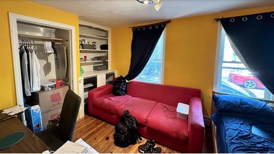 42 Bristol St, Unit 2 in East Cambridge, MA - Foto de edificio - Building Photo