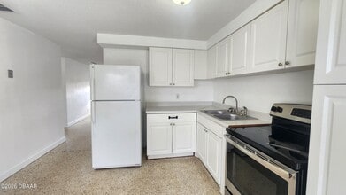 1750 S Palmetto Ave in South Daytona, FL - Building Photo - Building Photo