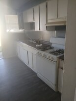 106 S Davis St, Unit 2D in New Boston, TX - Building Photo