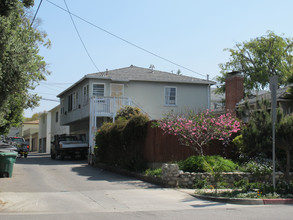 227 4th St in Santa Monica, CA - Foto de edificio - Building Photo