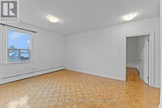 5 Crang Ave in Toronto, ON - Building Photo - Building Photo