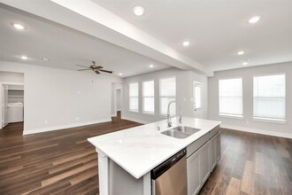 10611 Crescent Peak Dr in Rosharon, TX - Building Photo - Building Photo
