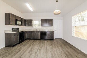 220 Pronghorn Dr in Huntsville, TX - Building Photo - Building Photo