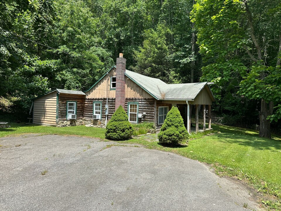 150 Smith St in Elk Park, NC - Building Photo