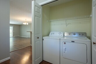 Terrace Bluff Condominiums in Traverse City, MI - Foto de edificio - Interior Photo