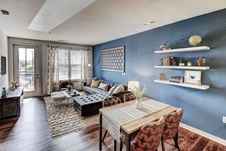 The Linden Apartments in Davidson, NC - Foto de edificio - Building Photo