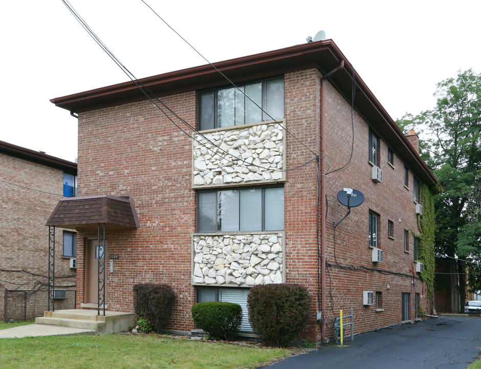 5208 Ridge Ave in Hillside, IL - Building Photo