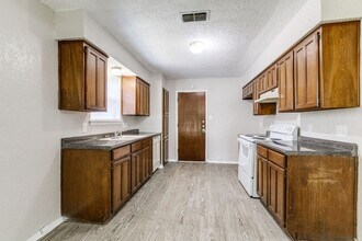 6121 Stardust Dr S in Watauga, TX - Building Photo - Building Photo