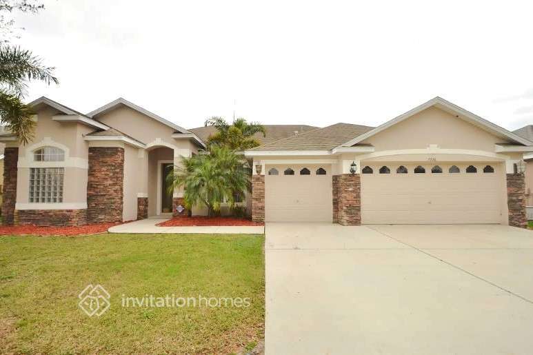 7226 Bucks Ford Dr in Riverview, FL - Building Photo