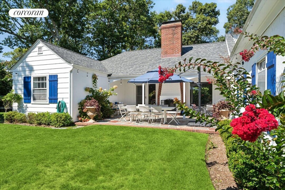 35 Sheppard St in Westhampton Beach, NY - Building Photo