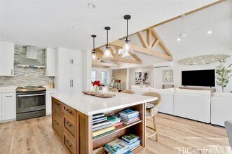 1120 Kamahele St in Kailua, HI - Building Photo - Building Photo