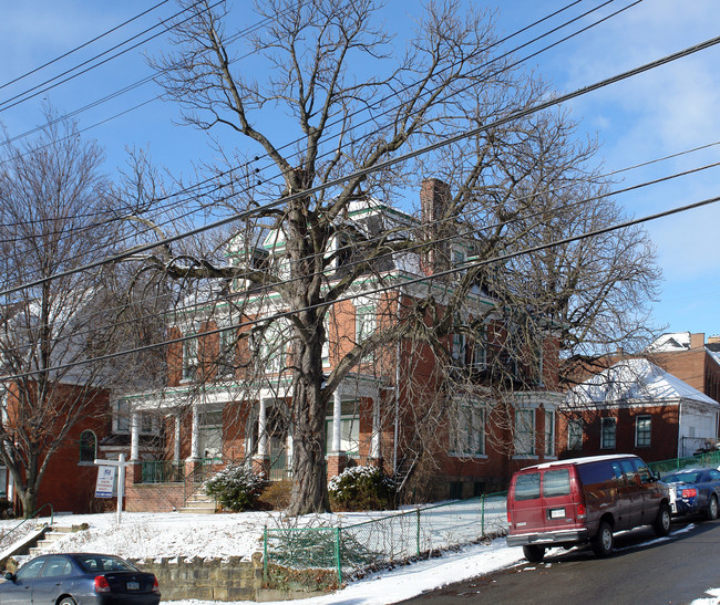 718 Brownsville Rd in Pittsburgh, PA - Building Photo - Building Photo