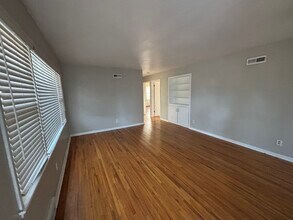 725 W 22nd Ave in Hutchinson, KS - Building Photo - Building Photo