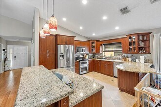 4945 SW 34th Ter in Fort Lauderdale, FL - Building Photo - Building Photo