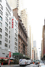 Central Park Mews in New York, NY - Foto de edificio - Building Photo