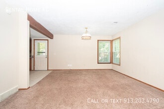 735 S Avalon Cir in Olathe, KS - Building Photo - Building Photo