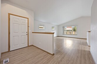 2420 Boulevard Heights Loop SE in Olympia, WA - Building Photo - Building Photo