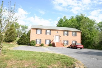 Daniel Hill Apartments in Brookneal, VA - Building Photo - Building Photo