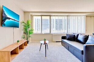 2111 Richmond Hwy in Arlington, VA - Building Photo