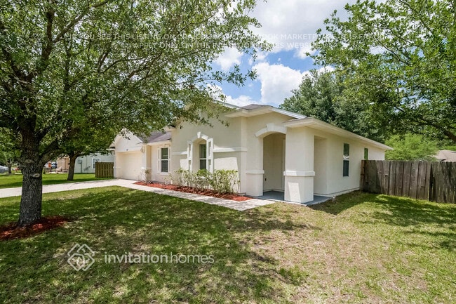7102 Beekman Lake Dr in Jacksonville, FL - Building Photo - Building Photo