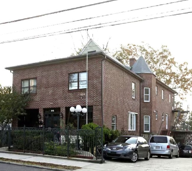 property at 916 Chester Pike