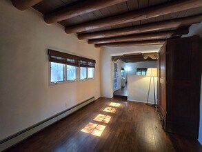 228 Tesuque Village Rd in Santa Fe, NM - Building Photo - Building Photo