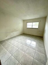 7640 SW 10th St, Unit b in North Lauderdale, FL - Building Photo - Building Photo