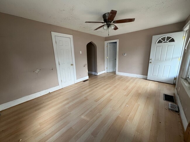 property at 2044 E Lincoln Ave