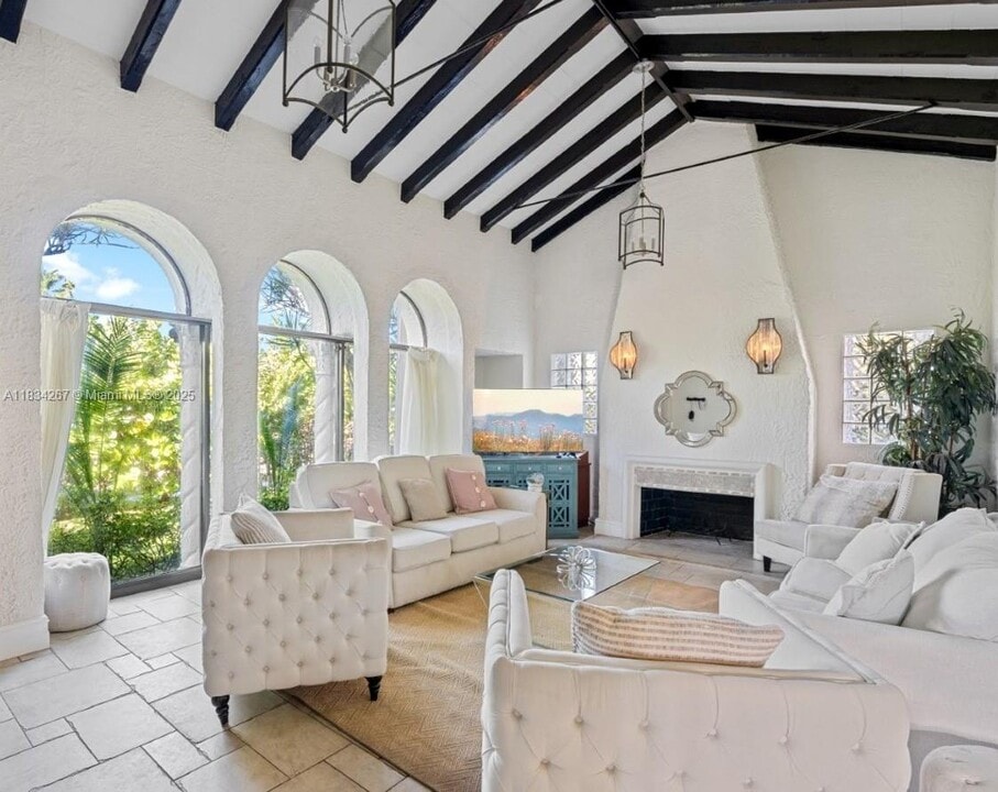 1134 Harrison St in Hollywood, FL - Building Photo