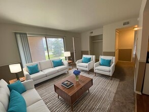 Waters Edge Estates in New Baltimore, MI - Foto de edificio - Building Photo