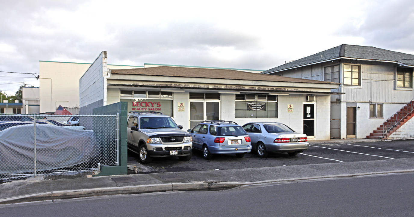 A in Wahiawa, HI - Building Photo