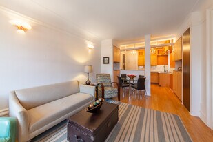 127 W 82 St in New York, NY - Building Photo