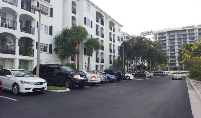 3215 NE 184th St in Aventura, FL - Building Photo - Building Photo