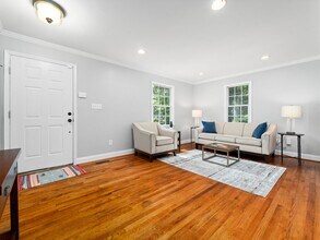 1825 Watkins St in Raleigh, NC - Foto de edificio - Building Photo