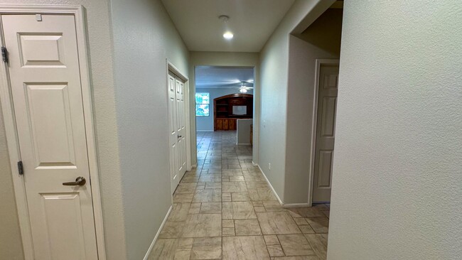 2423 Taragato Ave in Henderson, NV - Building Photo - Building Photo