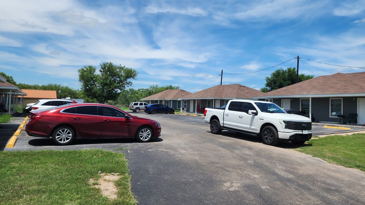 2901 E De la Rosa St in Edinburg, TX - Building Photo