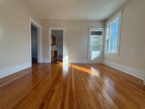 304 Lovell St, Unit 2 in Worcester, MA - Building Photo - Building Photo